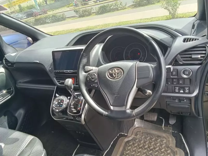 TOYOTA Voxy    - 2018