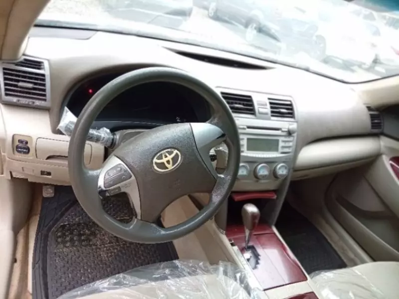 TOYOTA Camry   - 2010