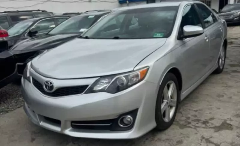 Toyota Camry   - 2012