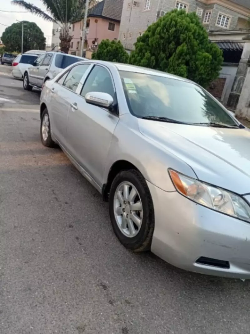 Toyota Camry   - 2009