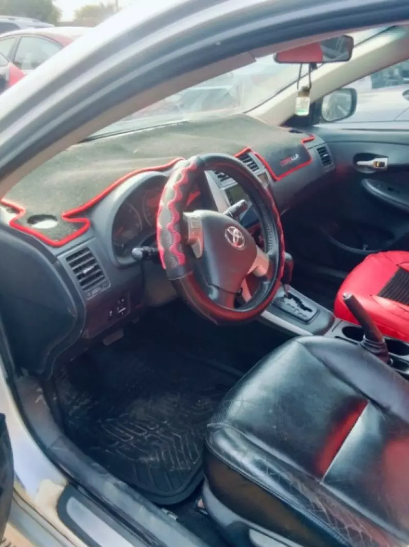 Toyota Corolla   - 2010