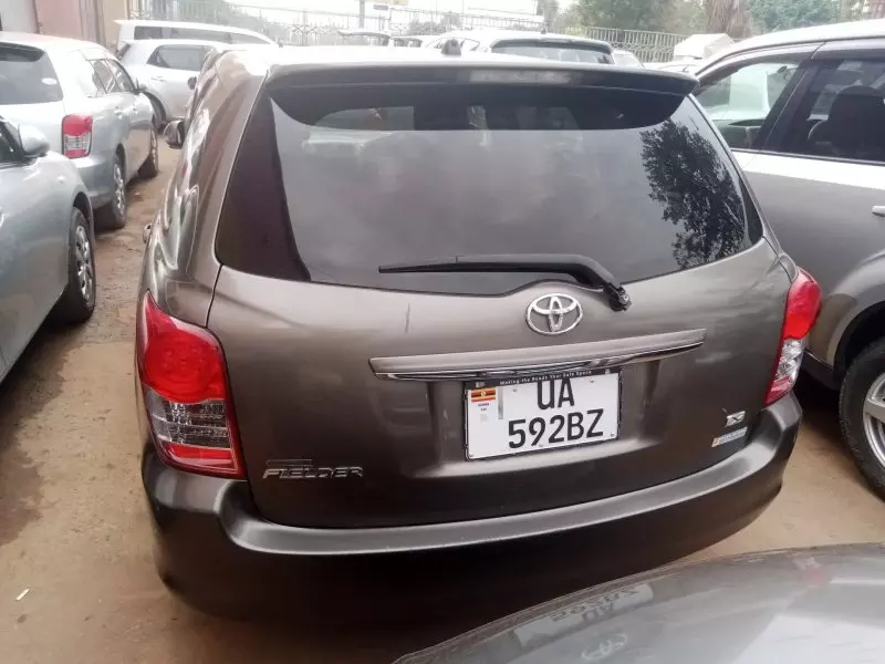 Toyota Fielder    - 2010