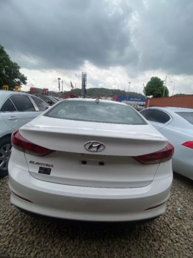 Hyundai Elantra   - 2018