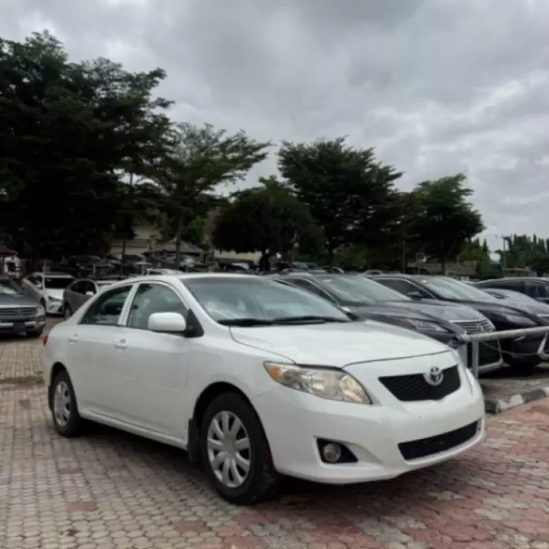 TOYOTA Corolla   - 2010
