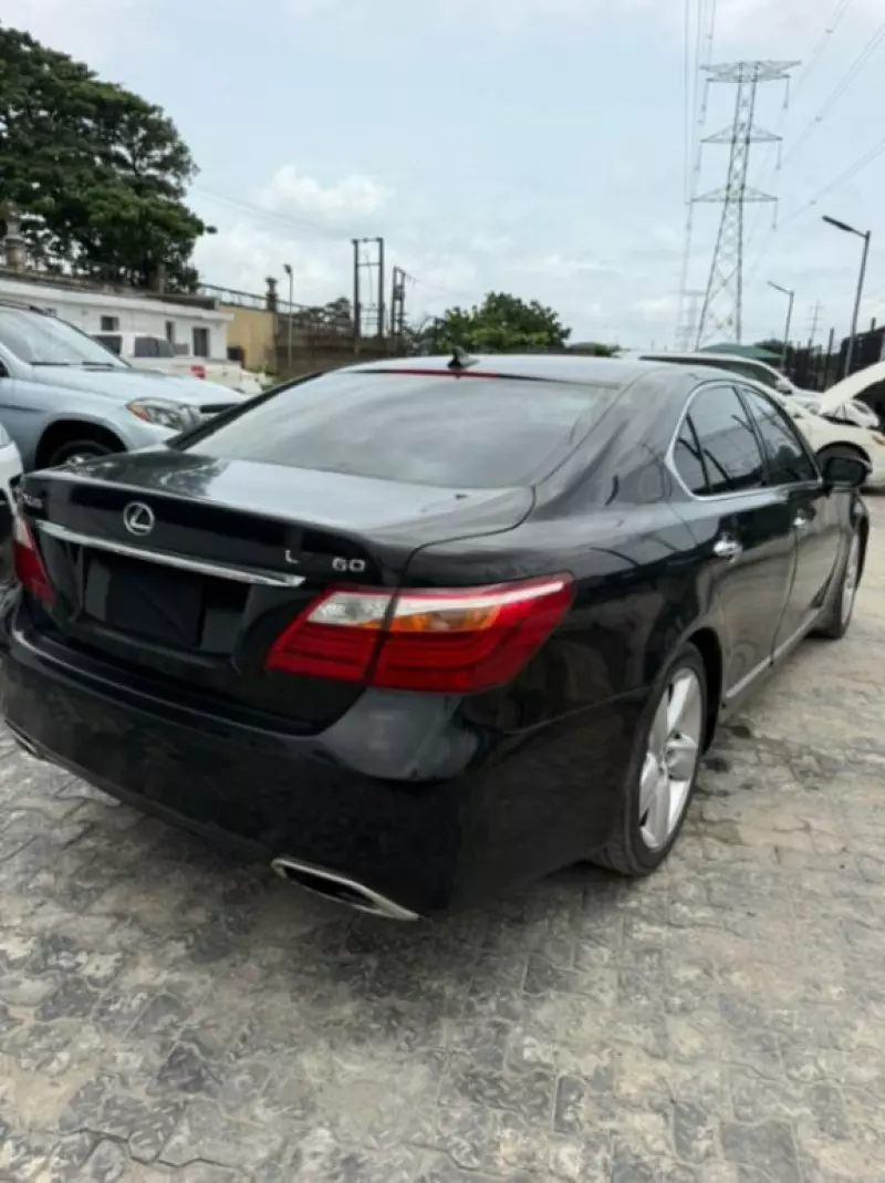 Lexus LS 460   - 2007