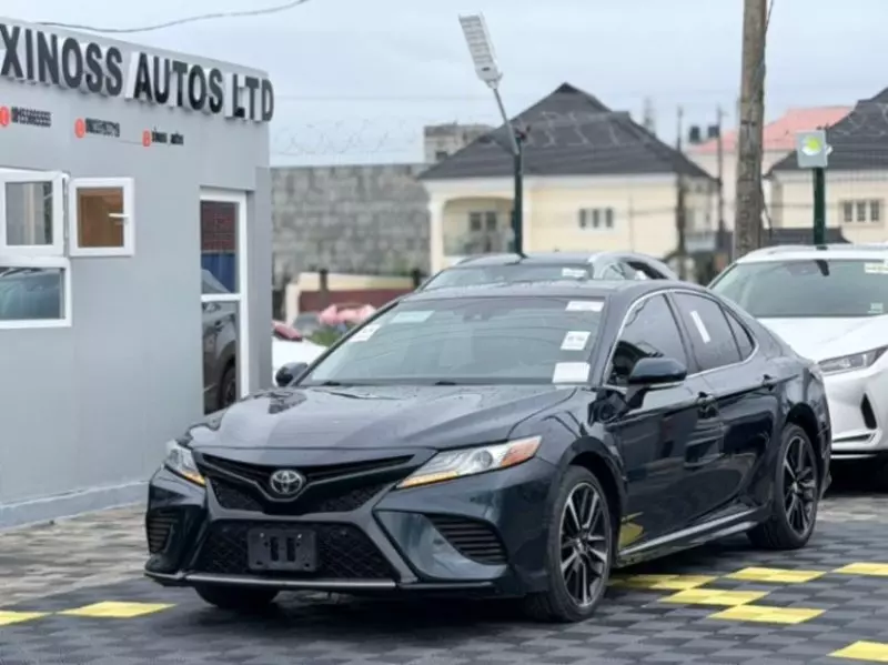 Toyota Camry   - 2018