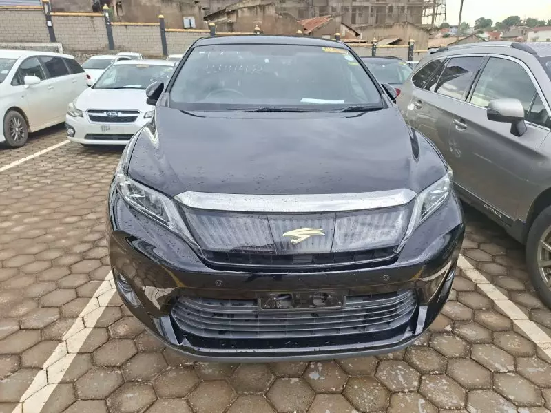 Toyota Harrier   - 2017