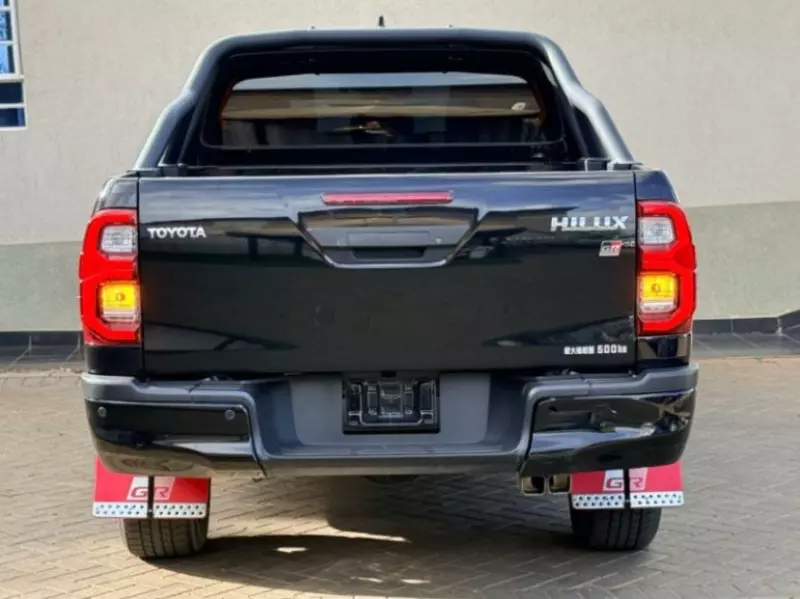 Toyota Hilux    - 2022
