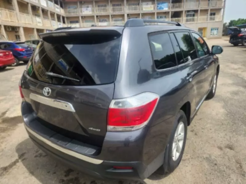 Toyota Highlander   - 2013