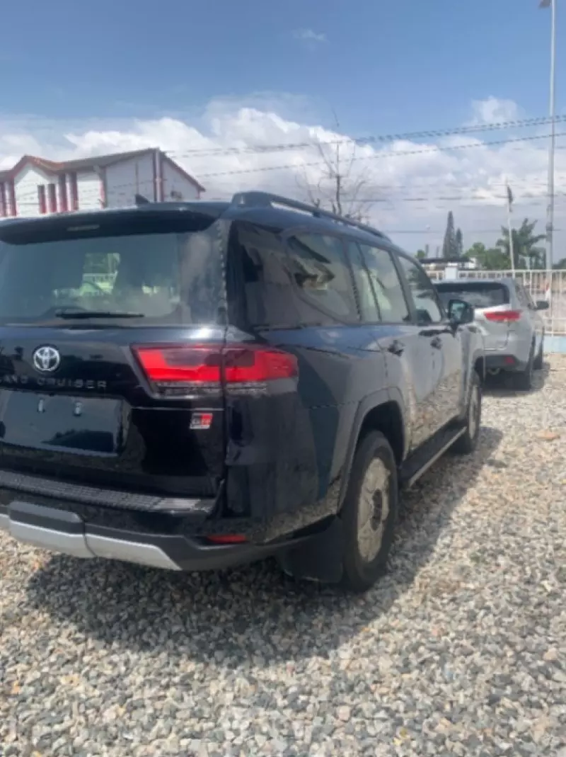 Toyota Landcruiser  V8   - 2025