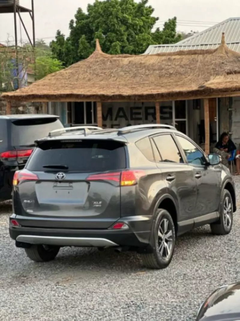 Toyota RAV 4   - 2018