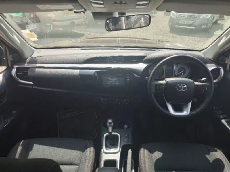 TOYOTA Hilux   - 2021
