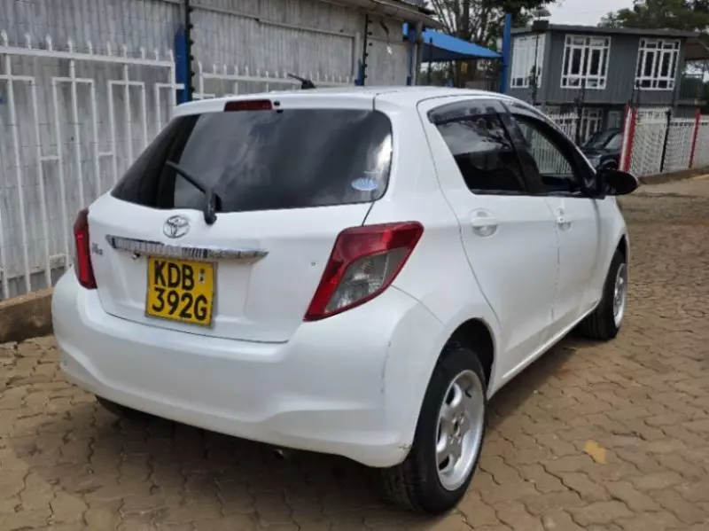 Toyota Vitz   - 2013