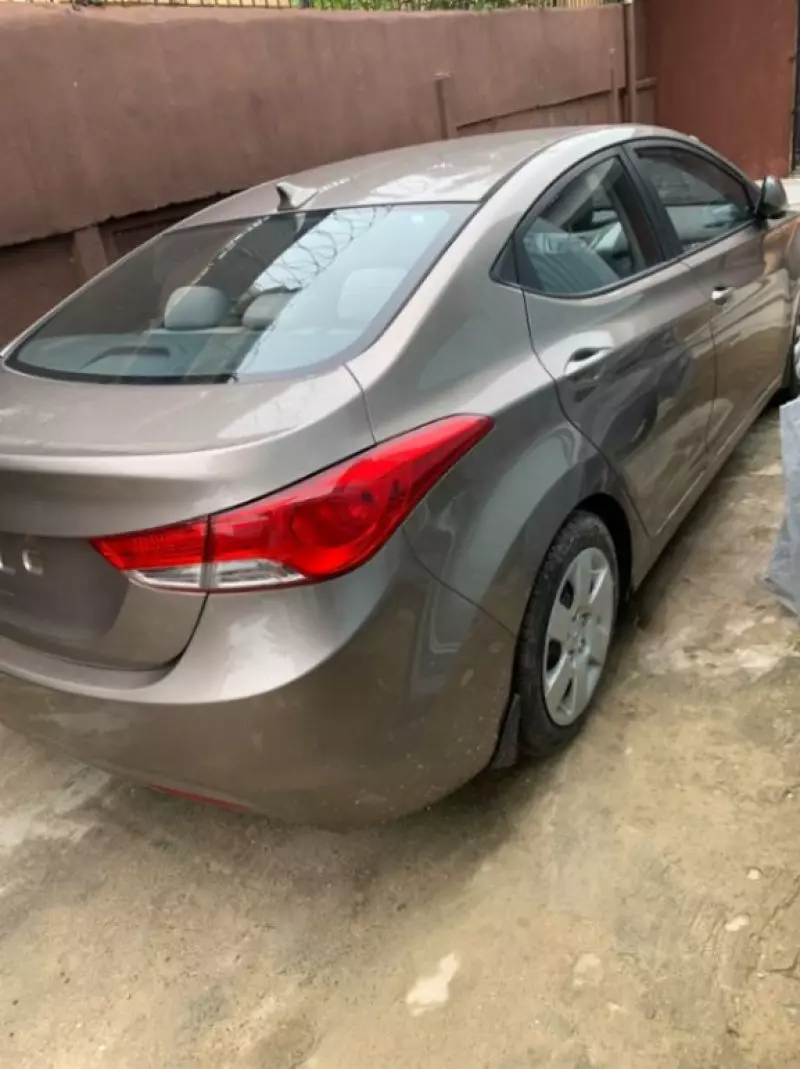 Hyundai Elantra   - 2013