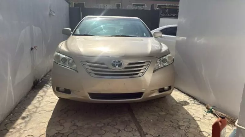 Toyota Camry   - 2009