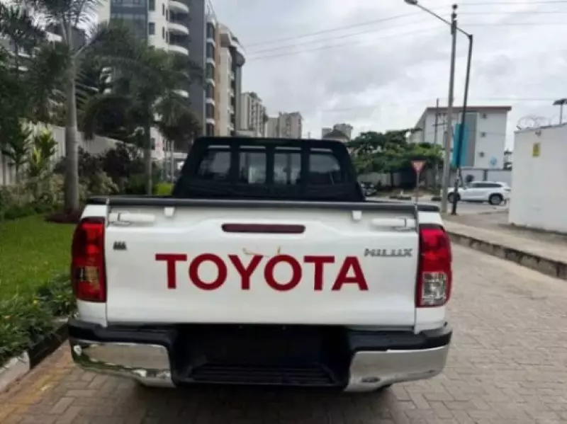 Toyota Hilux    - 2017