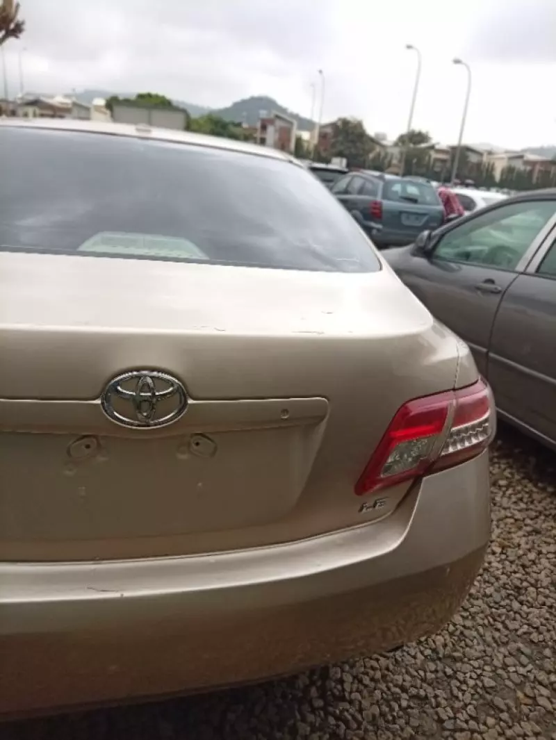 TOYOTA Camry   - 2010