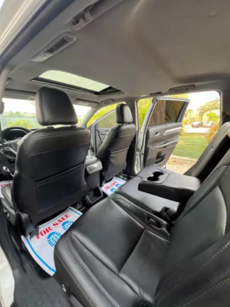 Toyota Highlander   - 2017