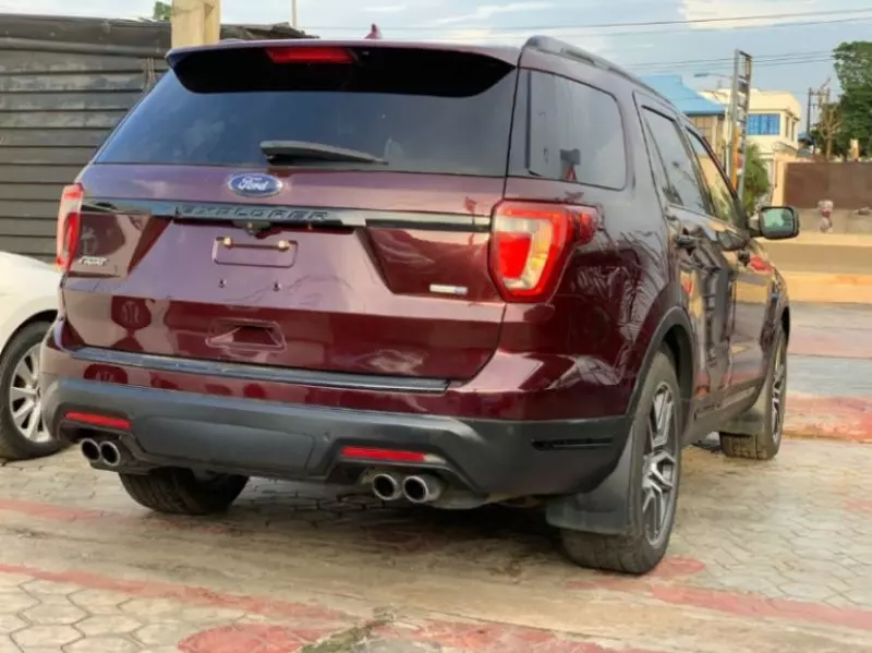 Ford Explorer   - 2018
