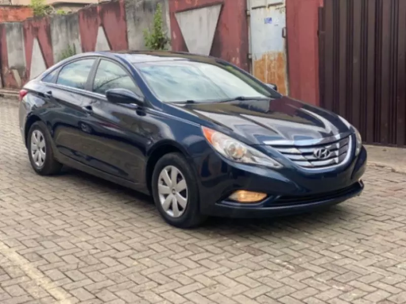 Hyundai Sonata   - 2011