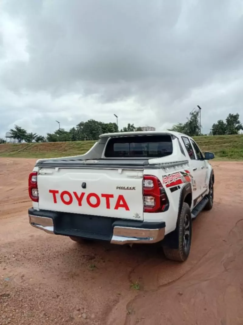 Toyota Hilux   - 2019