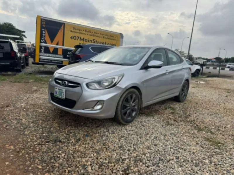 Hyundai Accent   - 2013