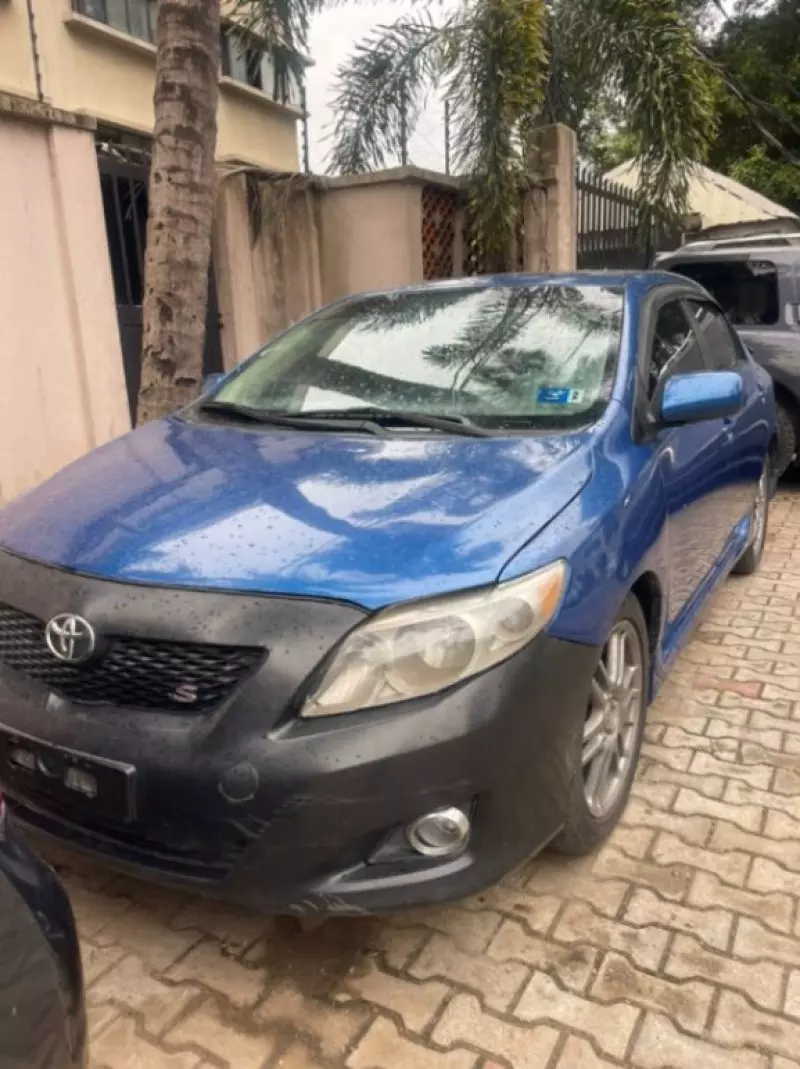 TOYOTA Corolla   - 2010