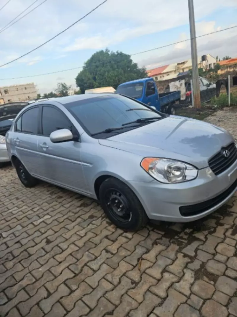 Hyundai Accent   - 2011