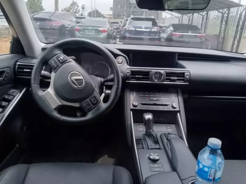 Lexus IS 300   - 2016