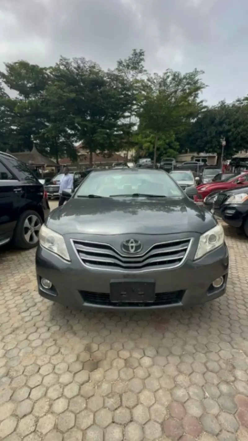 TOYOTA Camry   - 2010