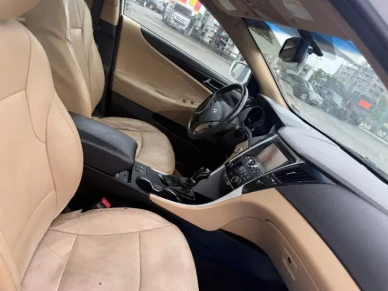 Hyundai Sonata   - 2013