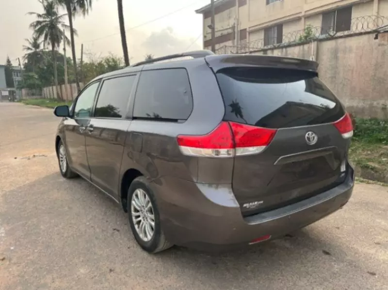 Toyota Sienna   - 2012
