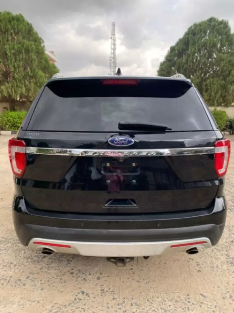 Ford Explorer   - 2016