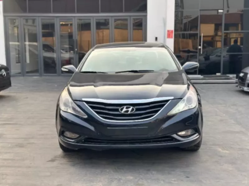 Hyundai Sonata   - 2011