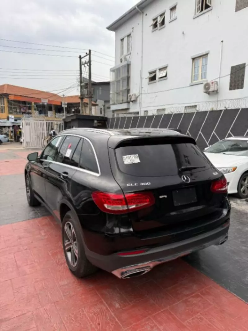 Mercedes-Benz GLC 300   - 2019
