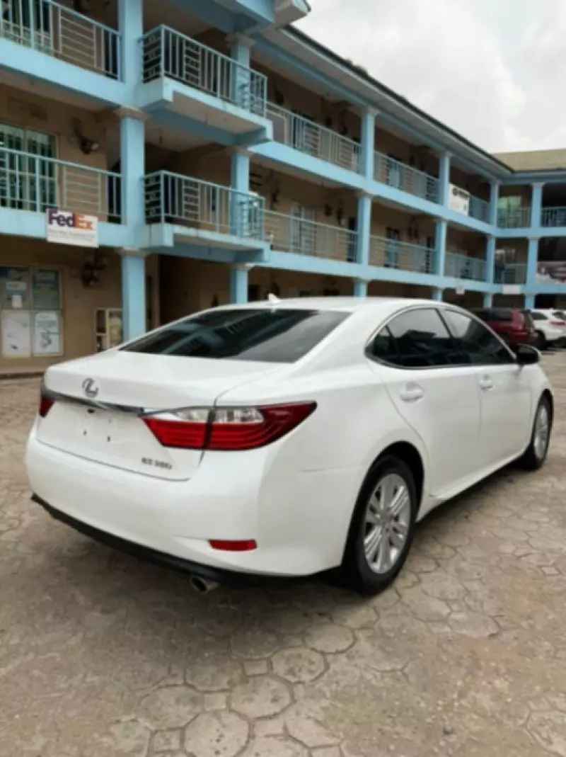 Lexus ES   - 2013