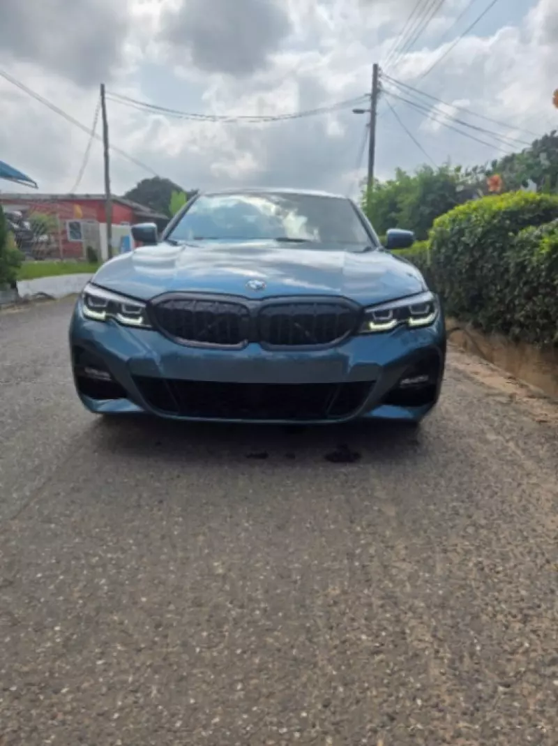 BMW 330i   - 2021