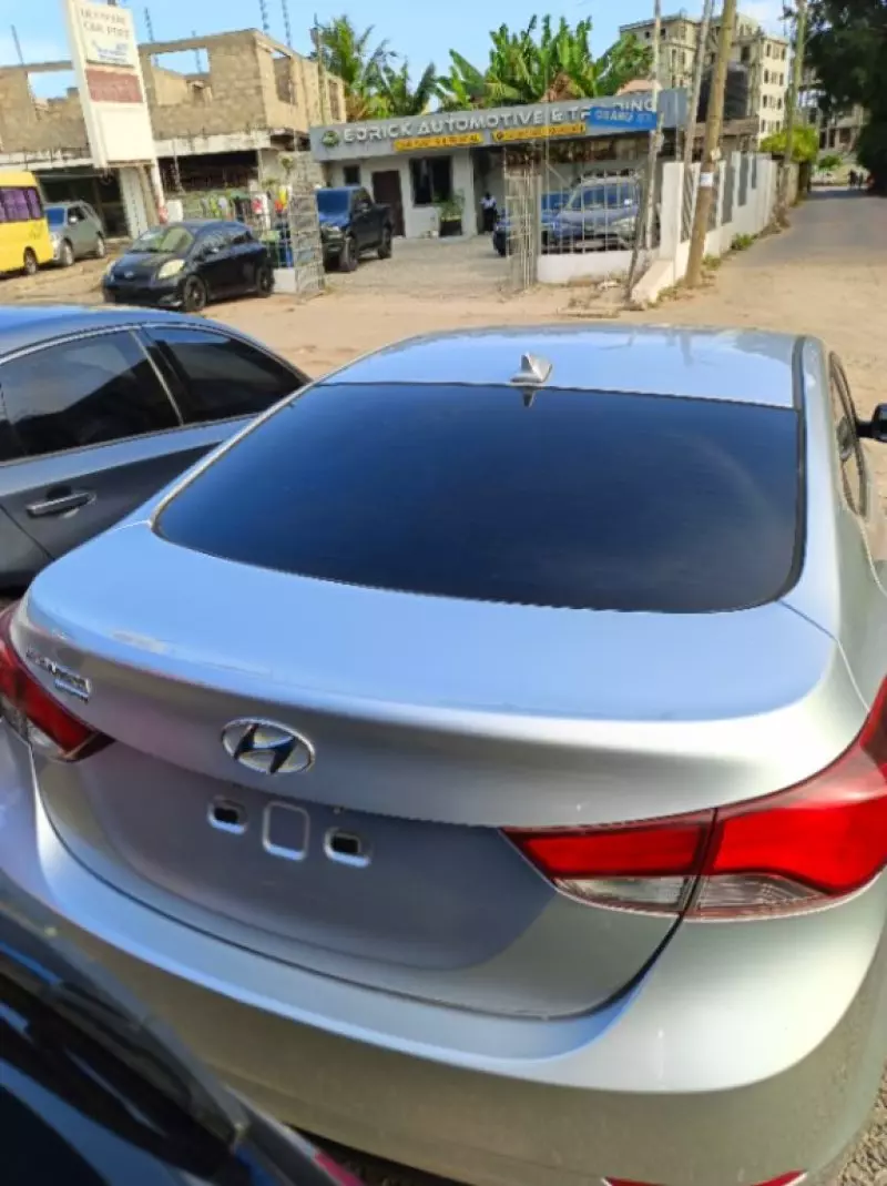 Hyundai Elantra   - 2016