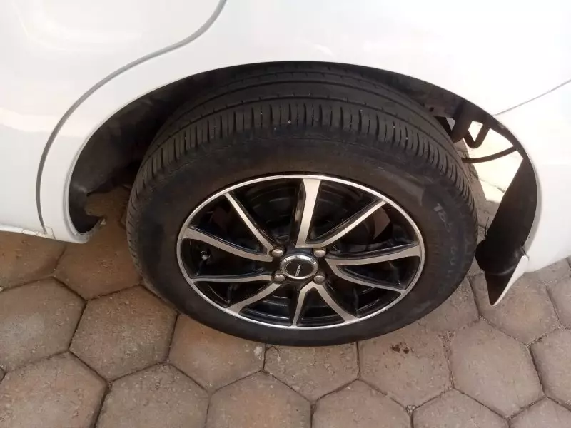 Toyota Sienta   - 2012