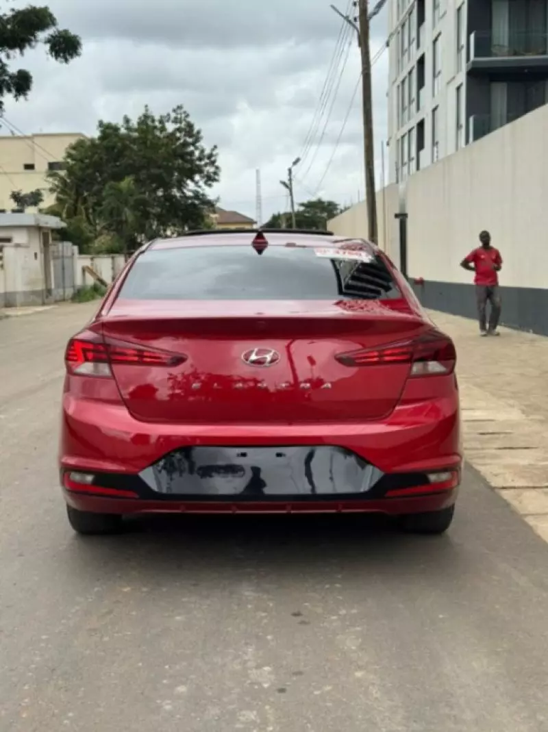 Hyundai Elantra   - 2020