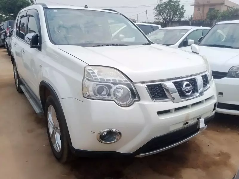 Nissan X-TRAIL    - 2012