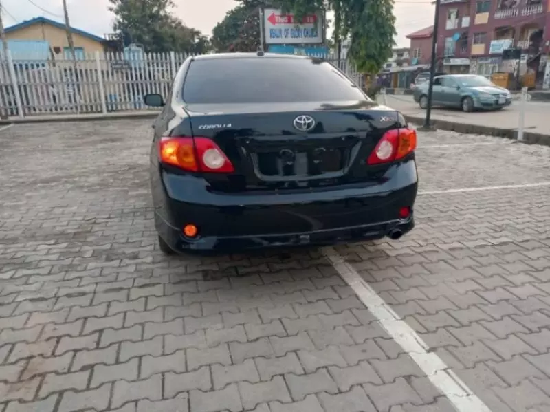 Toyota Corolla   - 2009