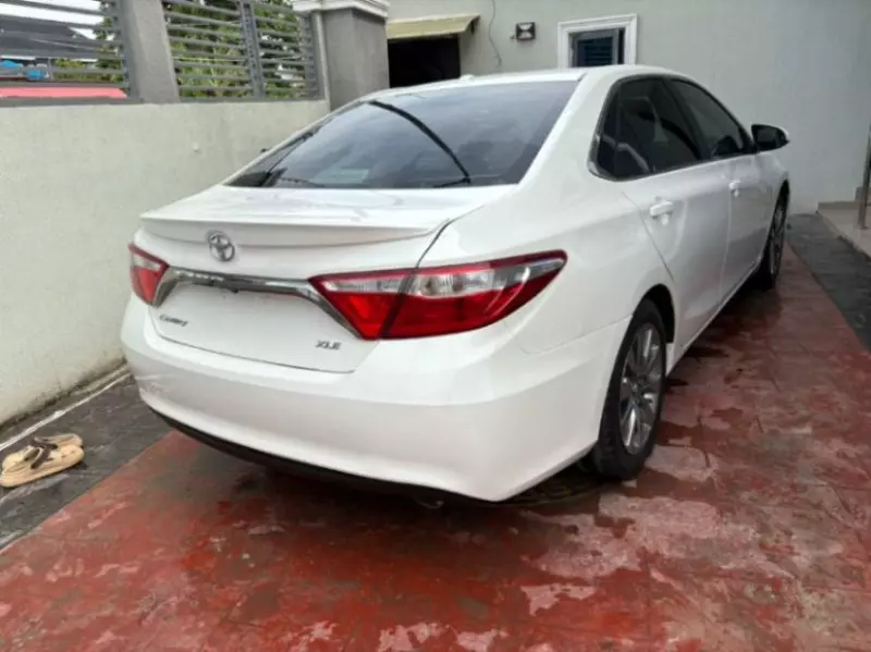 Toyota Camry   - 2016