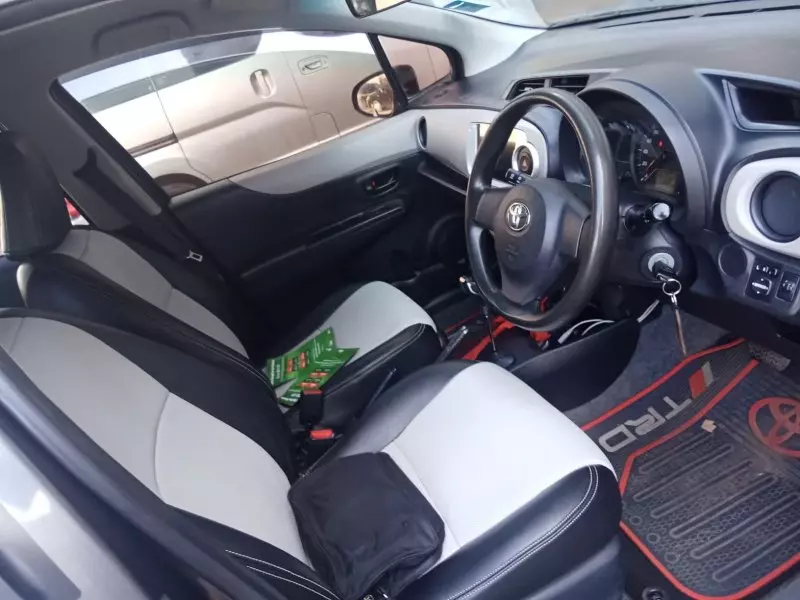 Toyota Vitz   - 2012