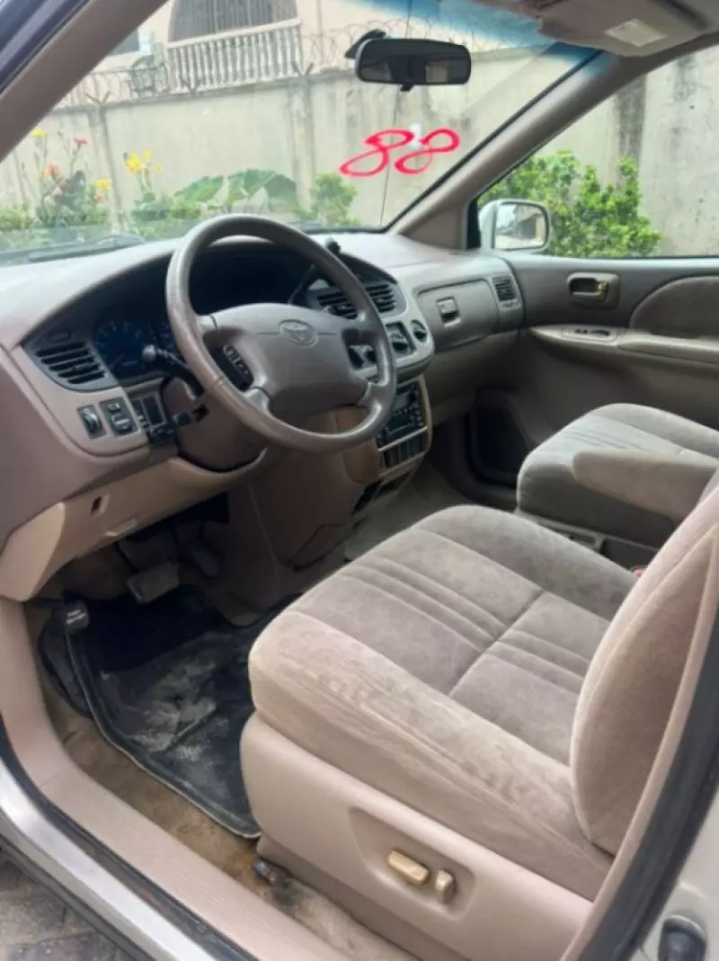 Toyota Sienna   - 2001