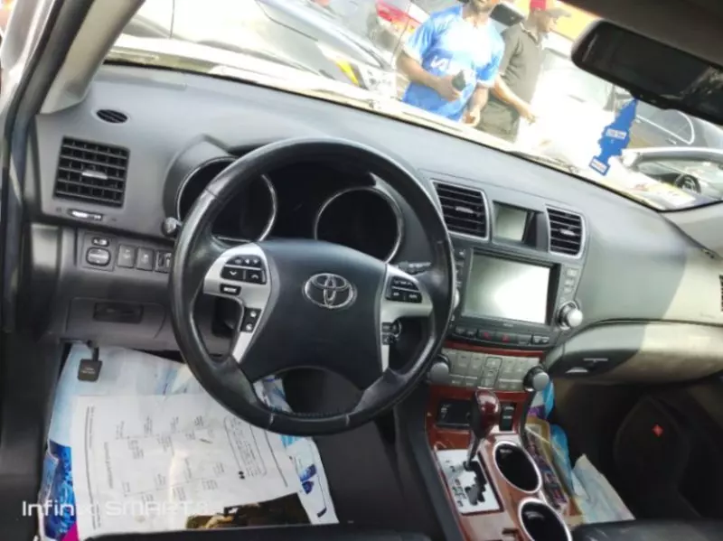 Toyota Highlander   - 2013