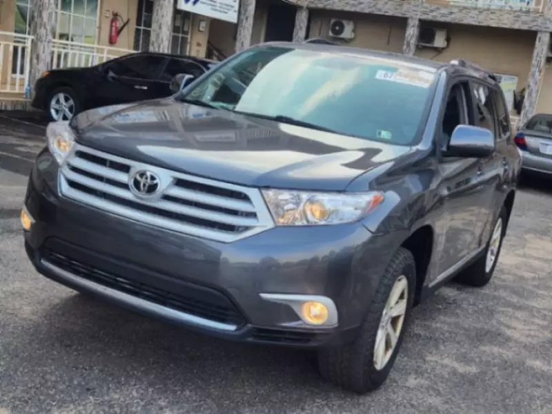 Toyota Highlander   - 2012