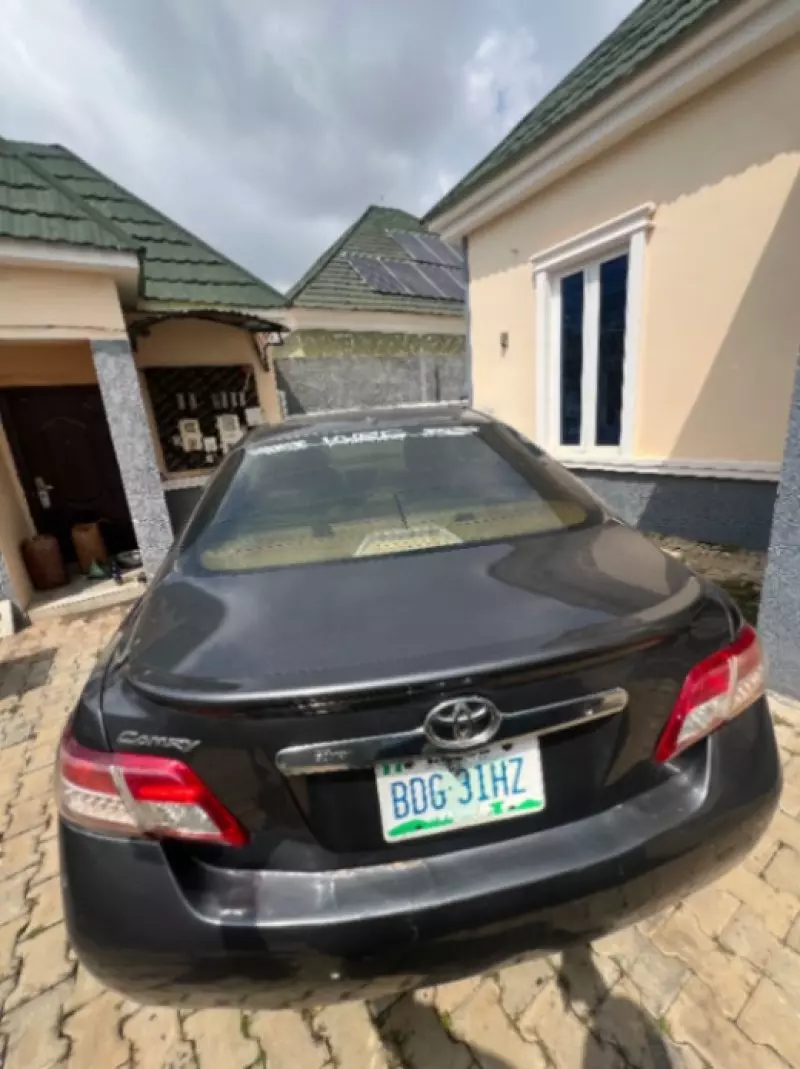 TOYOTA Camry - 2011