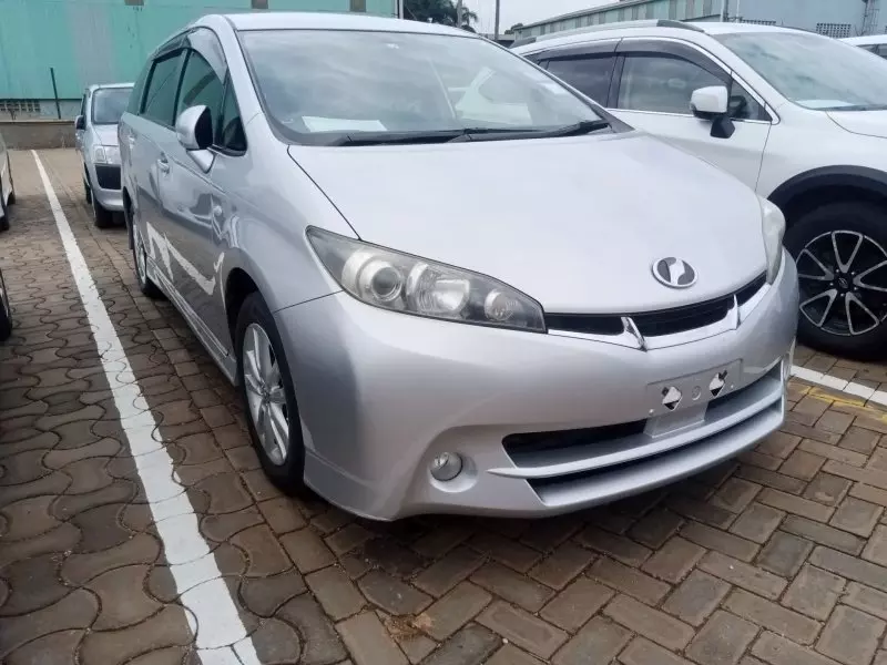 Toyota Wish   - 2012
