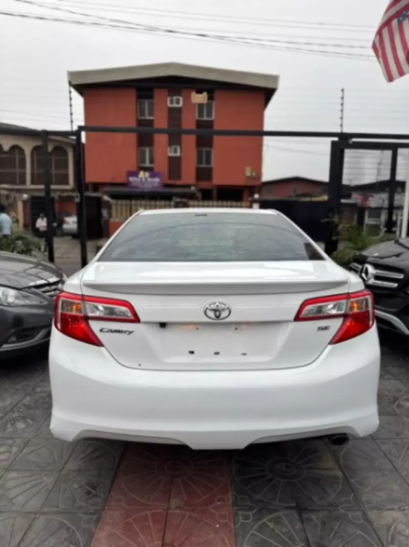Toyota Camry   - 2013